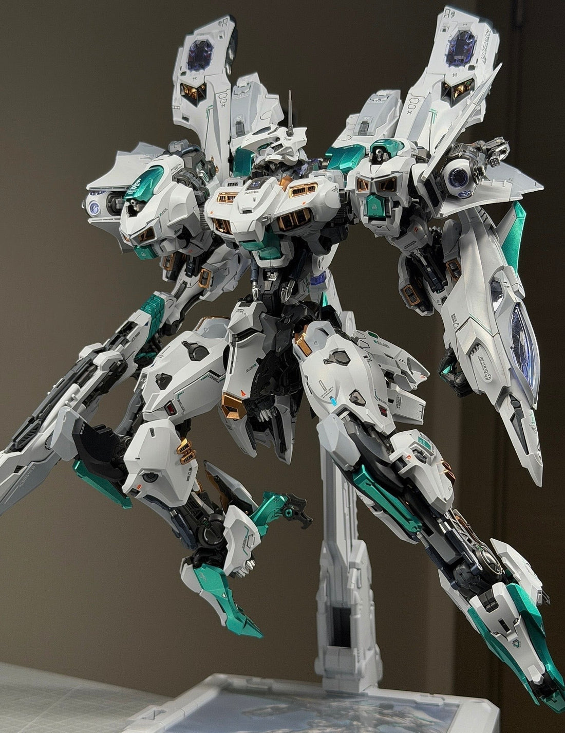 IN ERA+ Azure Falcon Qing Yuan 1/100 transformable mecha model kit