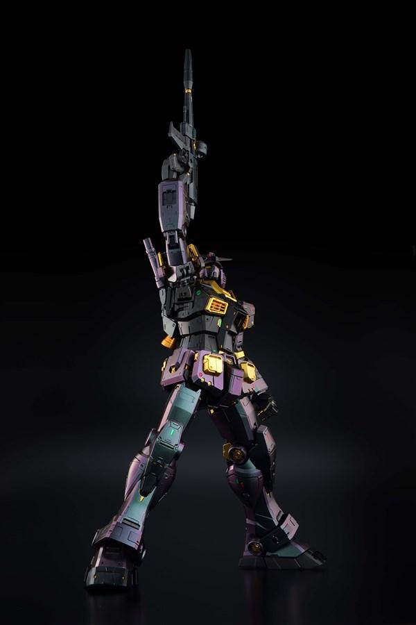 Bandai Limited PG 1/60 RX-78-2 Gundam Unleashed China Special [Polarized Coating] Model Kits